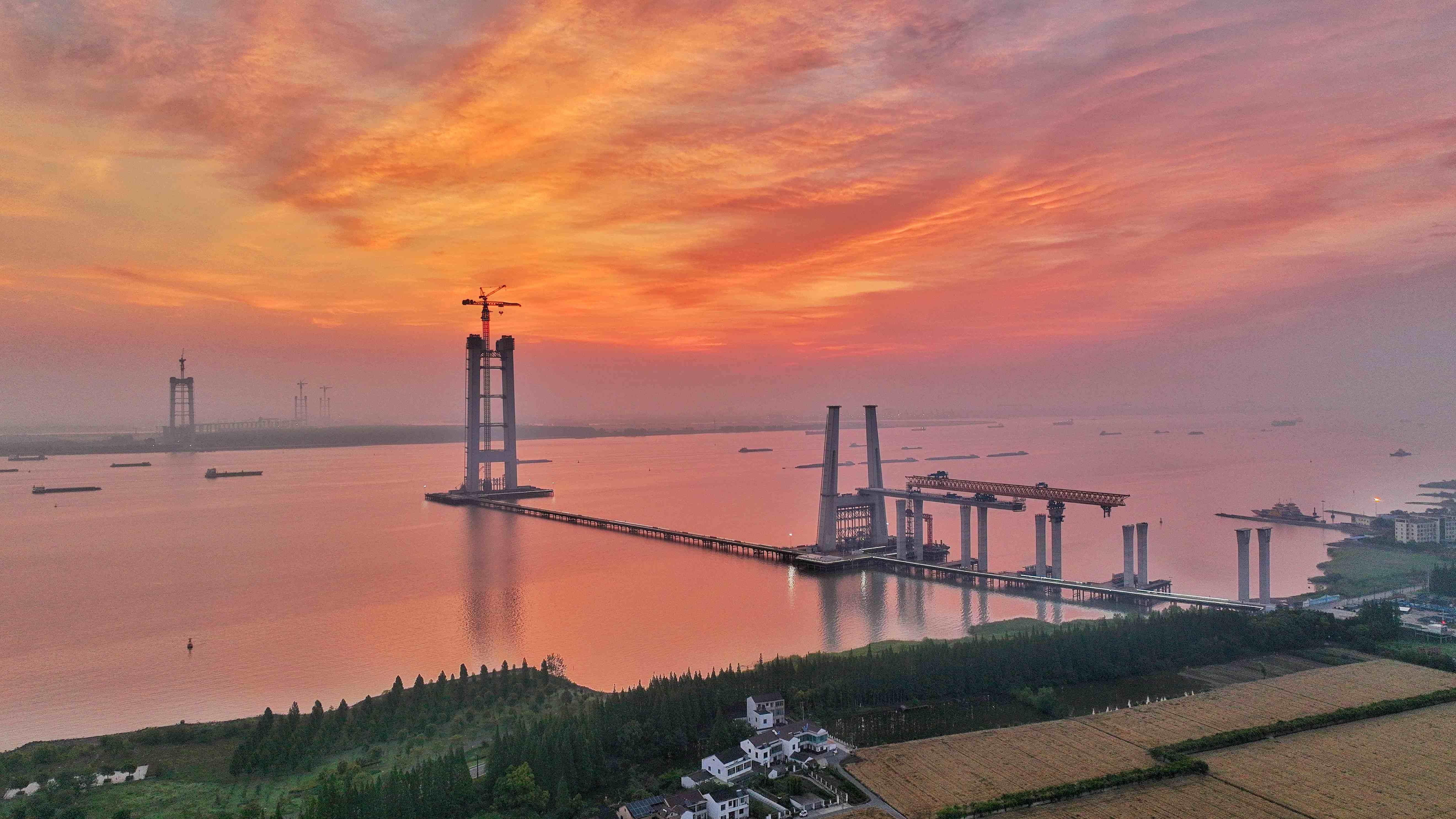 張靖皋長(zhǎng)江大橋：三年拔節(jié) 健康“生長(zhǎng)”